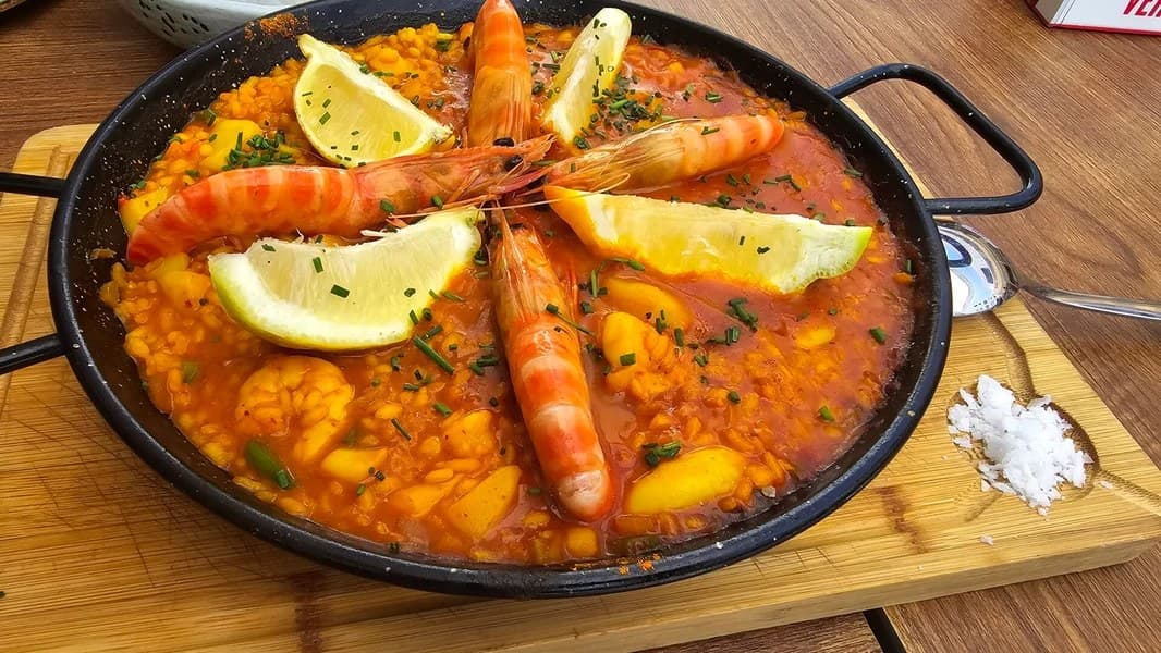 Arroz marinero en cazuela